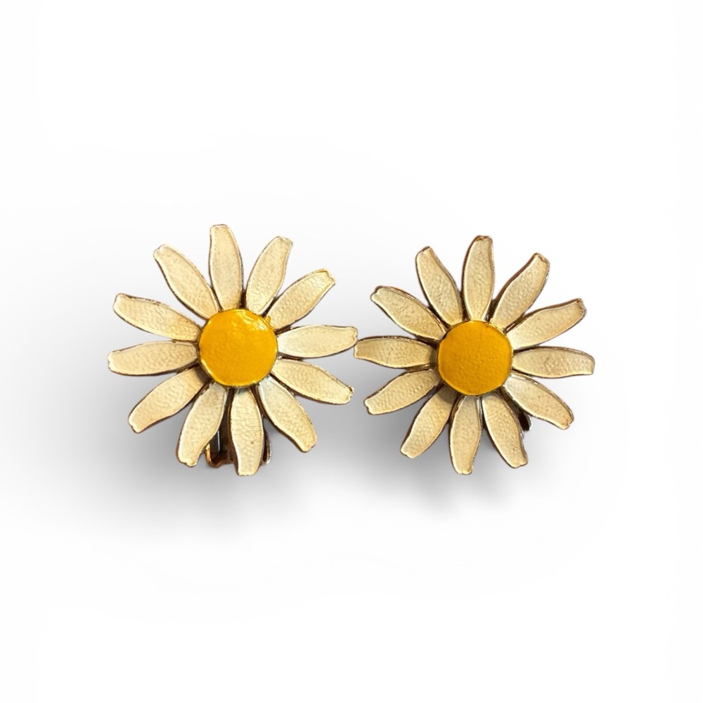 Vintage Enameled White & Gold Daisy Clip On Earrings